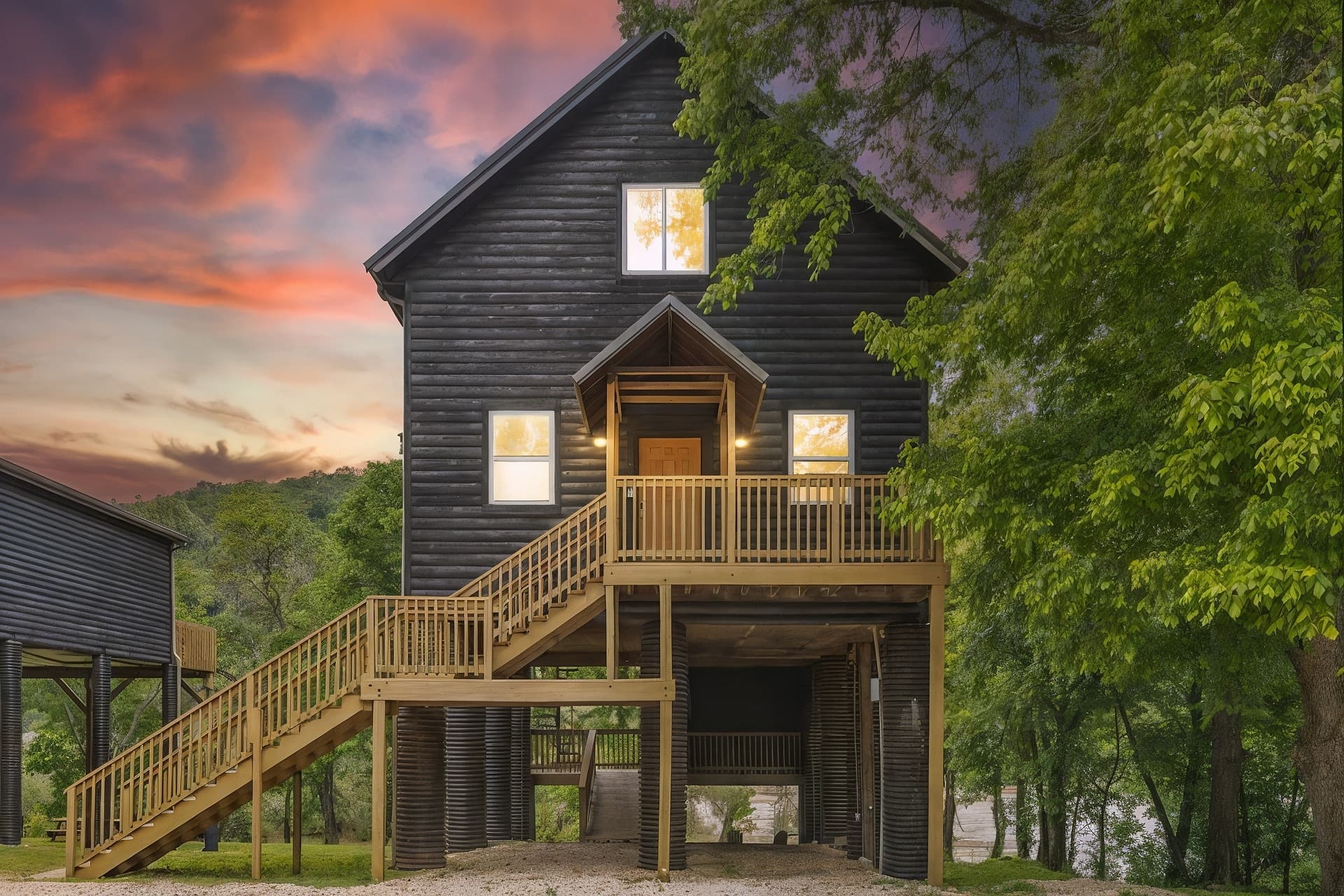Riverfront cabins near Branson, Missouri